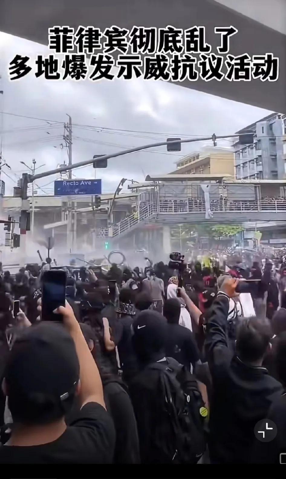 从4月20日开始，菲律宾爆发大规模反军演抗议活动，到现在有愈演愈烈的趋势。

这