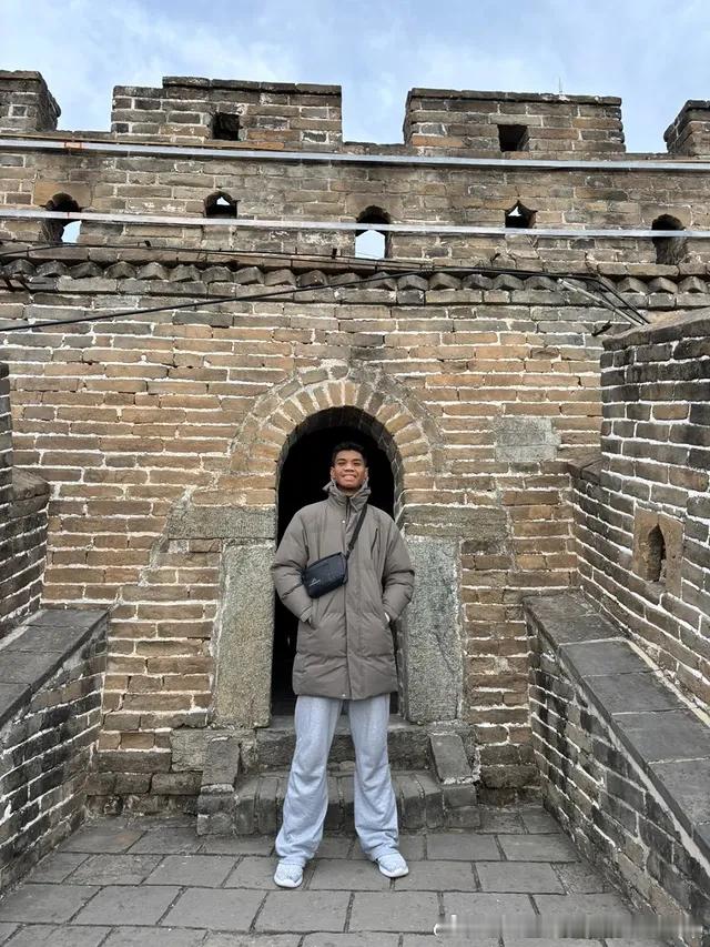 出生于2012年印尼小将Sagil Muhammad Riski目前身高已达21