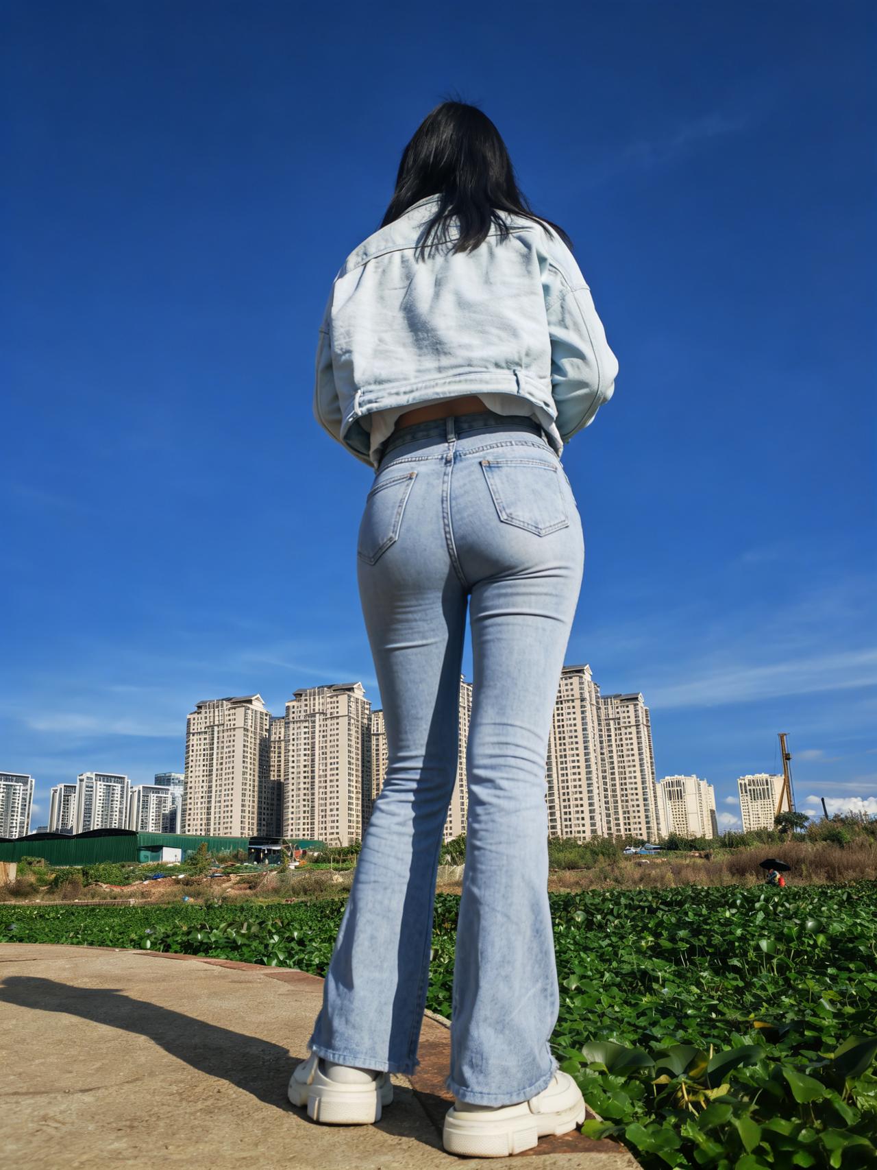 ，无论生活怎样，学会坚强，做一只沙漠中永不哭泣的骆驼！