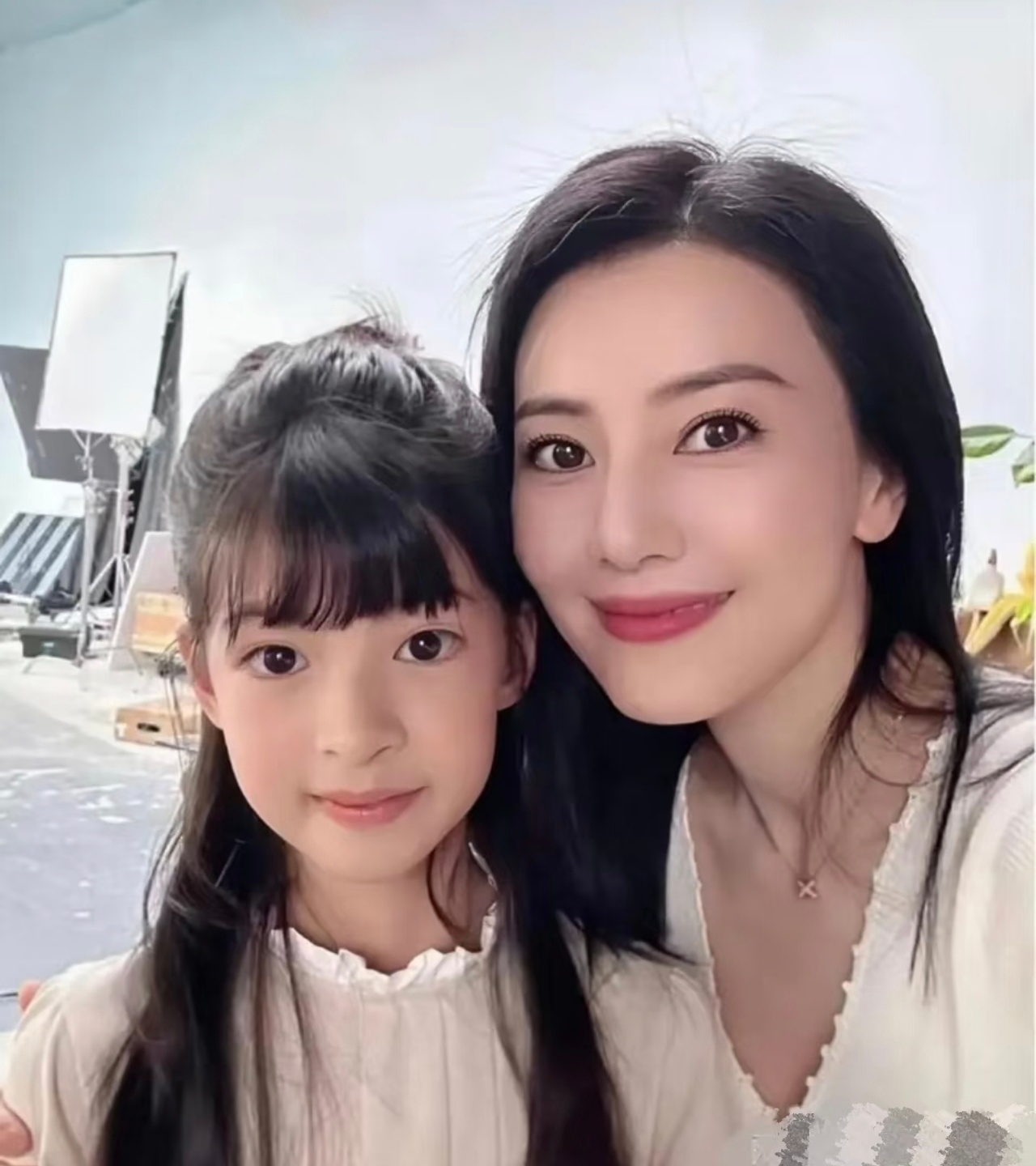 高圆圆赵又廷女儿长这么大了自从赵又廷娶了高圆圆还生了可爱的闺女，赵又廷所以出演的