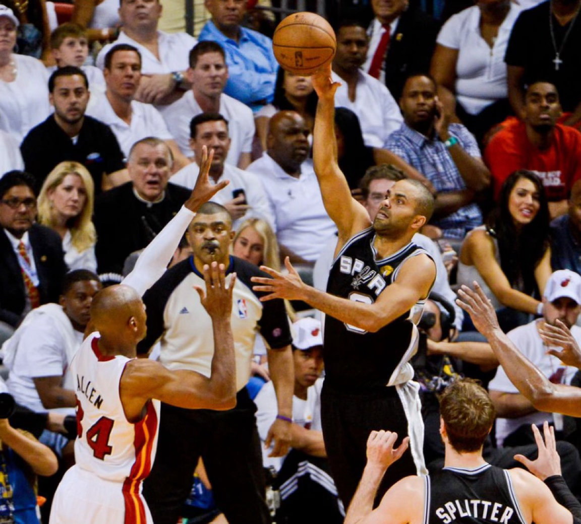 托尼·帕克谈当今NBA球员中拥有最佳漂浮投篮的球员：凯里·欧文，斯蒂芬……我得找