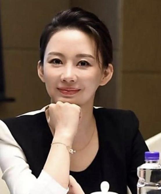 40岁身价8亿无人敢娶，曾公开了四条择偶标准，应征者却寥寥无几，潘晓婷的择偶标准