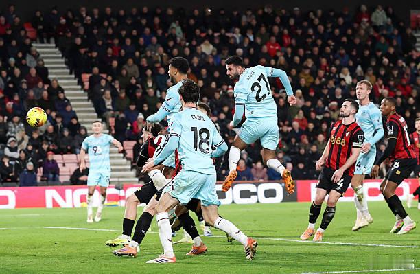 伯恩茅斯1比1伯恩利 布罗亚头球绝平，伯恩利客场拿到宝贵的1分。24岁的阿尔巴尼