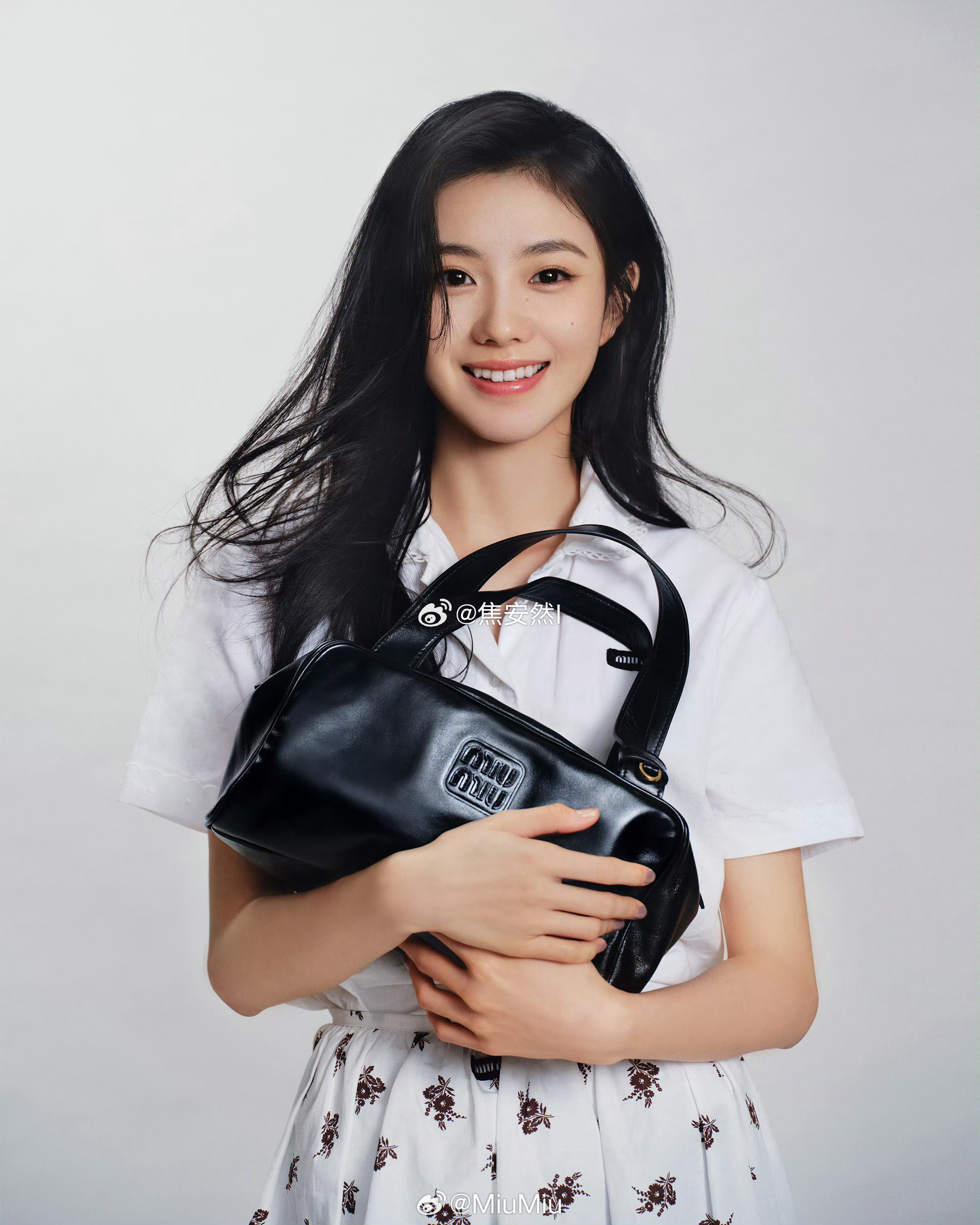 我说真的MIUMIU的拍图审美也就这样了你真的很难选出刘浩存和赵今麦这两位哪张时