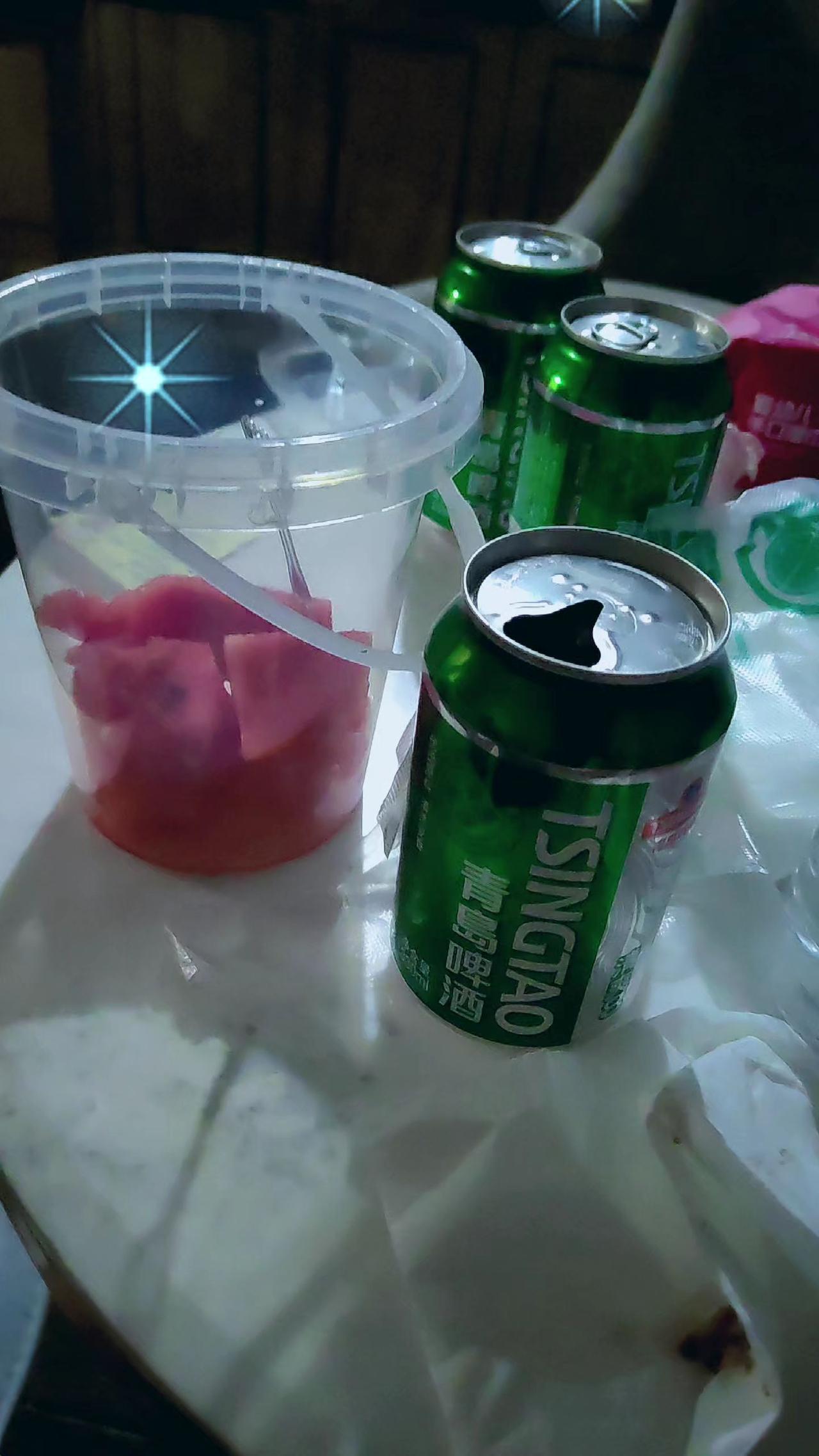 其实酒并不好喝，白酒辣口，啤酒撑肚，红酒酸涩，我也并不喜欢这酒的味道，但是我喜欢