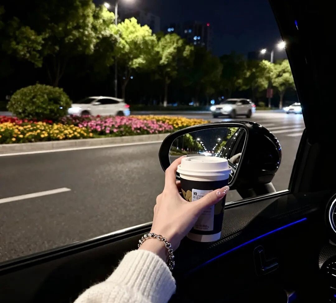 你不得不承认 这世界上就是有人命好 好到一辈子顺顺利利 钱和爱一样都不缺 