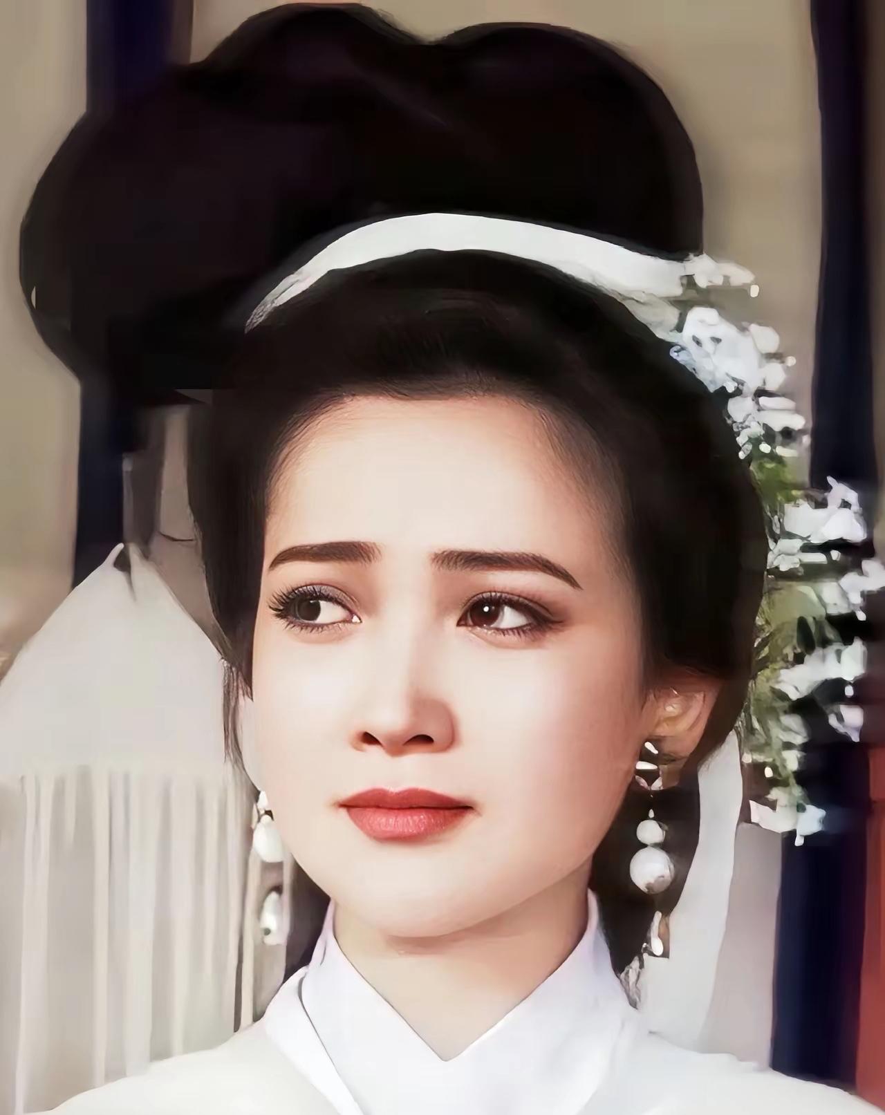 何晴大美人，唯一演过四大名著角色的美女演员，尤其一直心疼她的“秦可卿”，令人扼腕