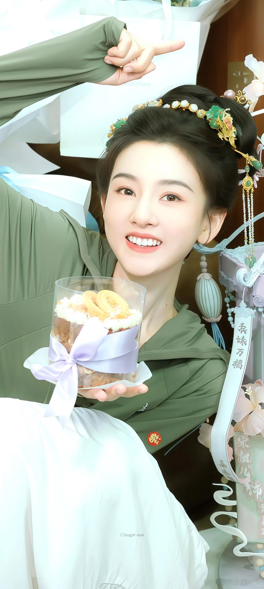 宋祖儿 宋祖儿🍃🍈💐 不笑的时候清冷感美人，笑就是甜甜小蛋糕🧁 就这个甄