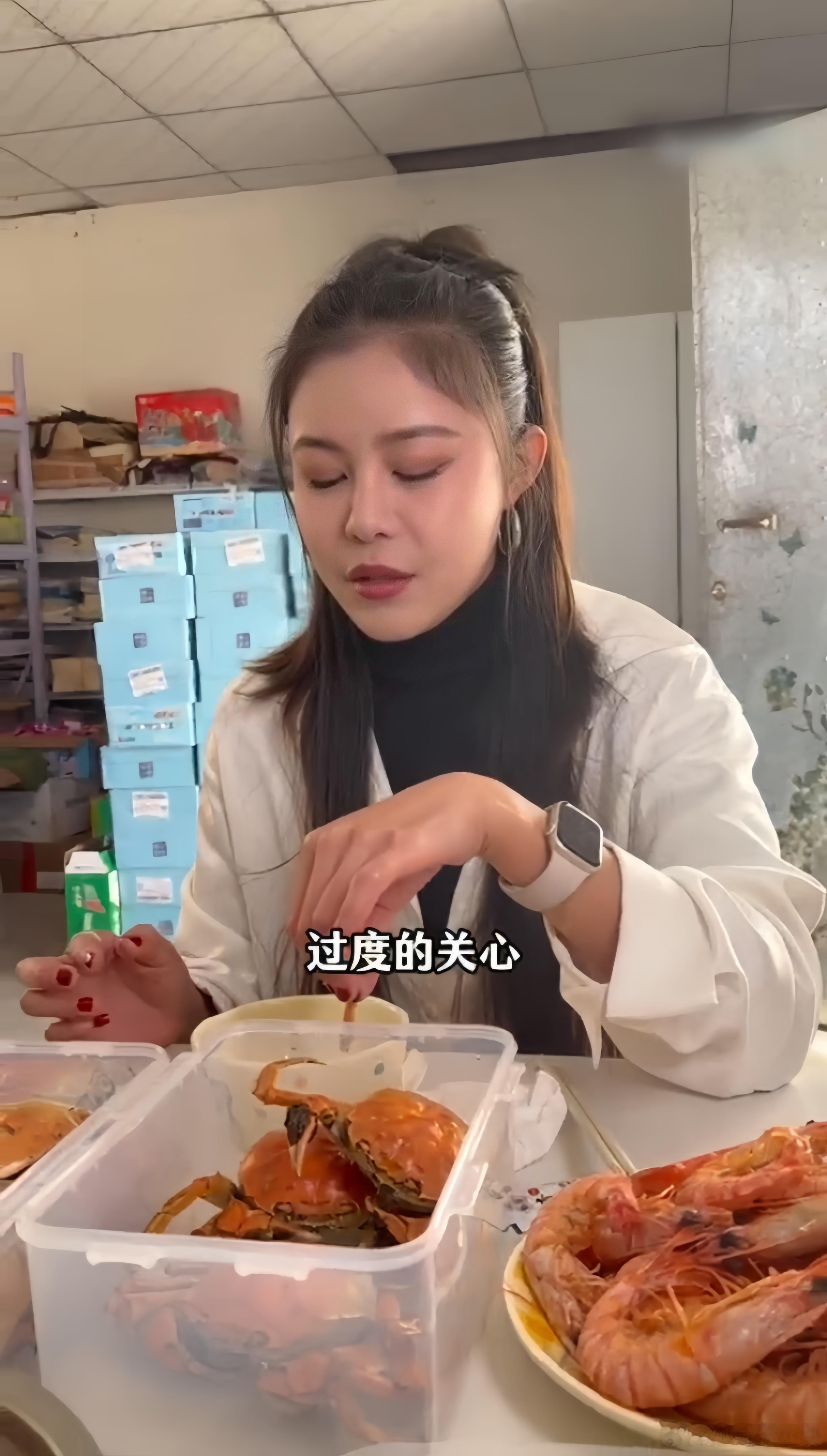 一碗家乡饭暖了三年坚守 刷♪刷到黄毛吃到饺子的那一刻，突然觉得，所有的奔波和坚守