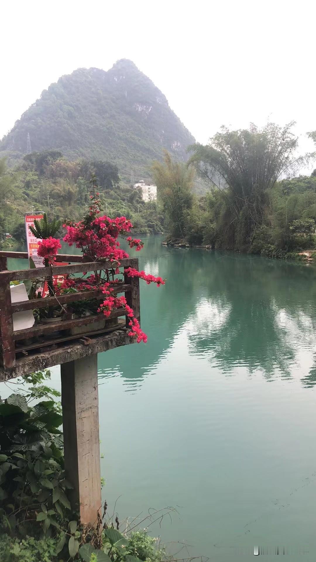 清晨，盘阳河畔的步道上，走来一群特殊的身影，他们是天南地北的外乡人。

或许，他