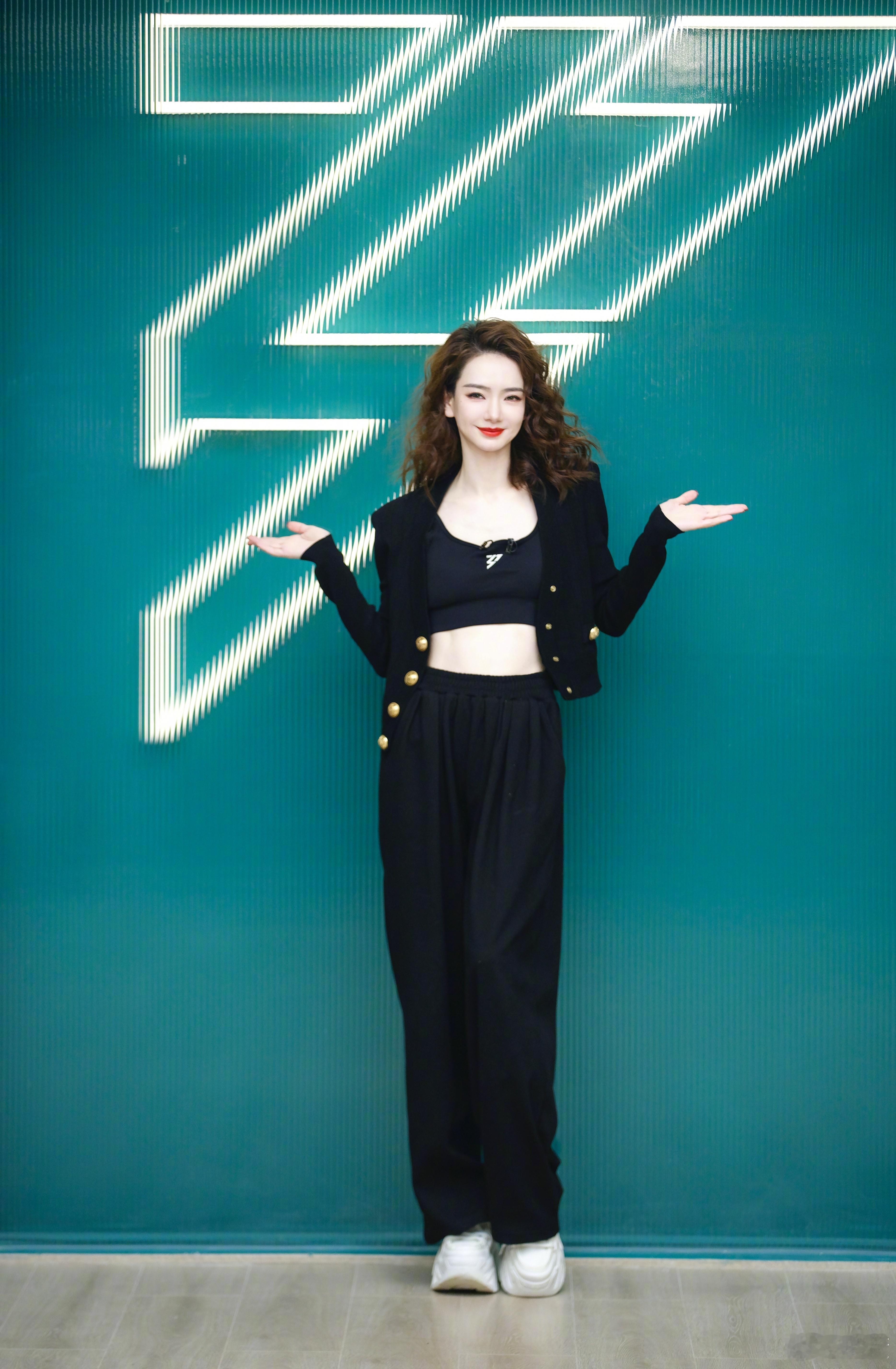 #戚薇二公排名第一##戚薇这次没打脸了# 浪姐的热血番来了呀！上一次公布排名，主