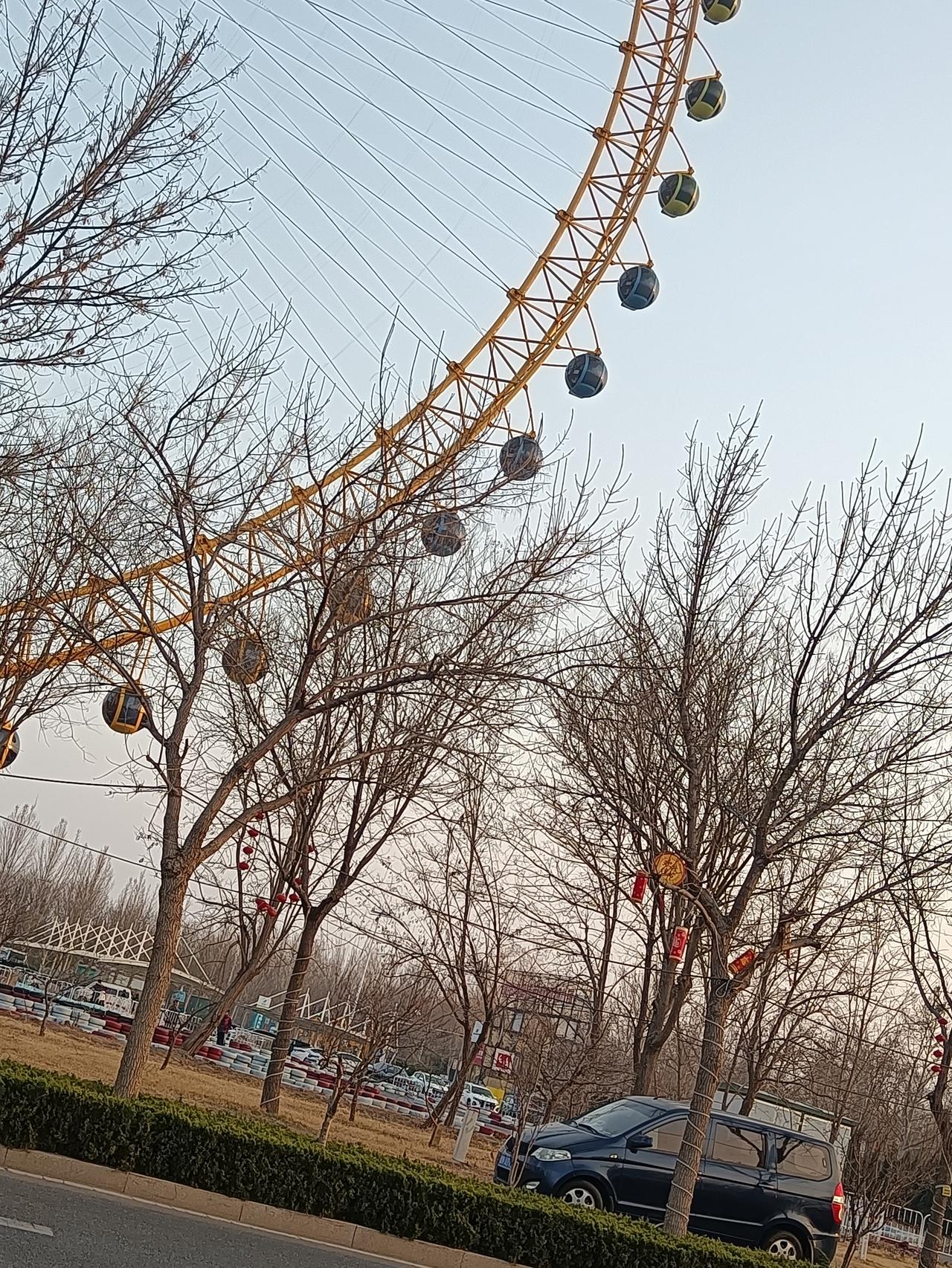 奥特莱斯的大摩天轮。