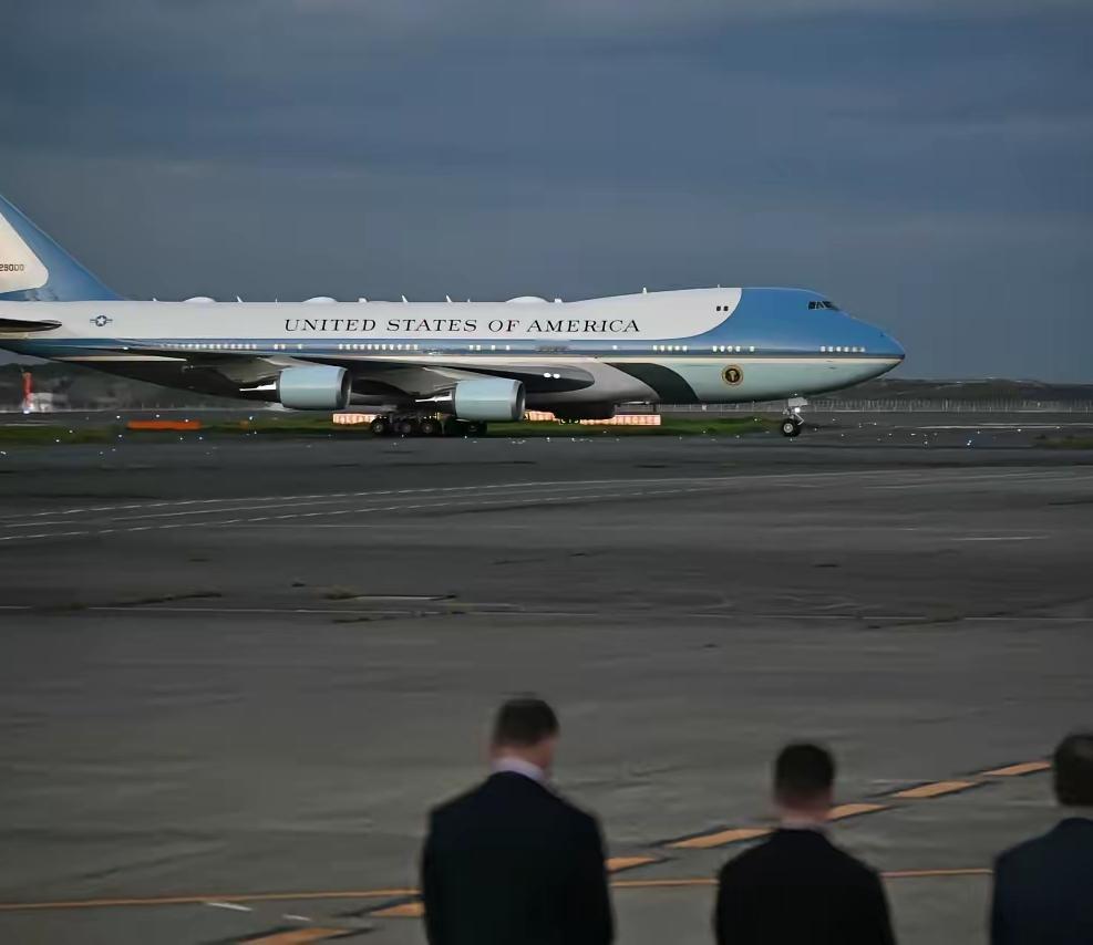 川普抵达日本了！
 
好家伙！10月27日傍晚刚落地羽田机场，东京的安保直接拉满