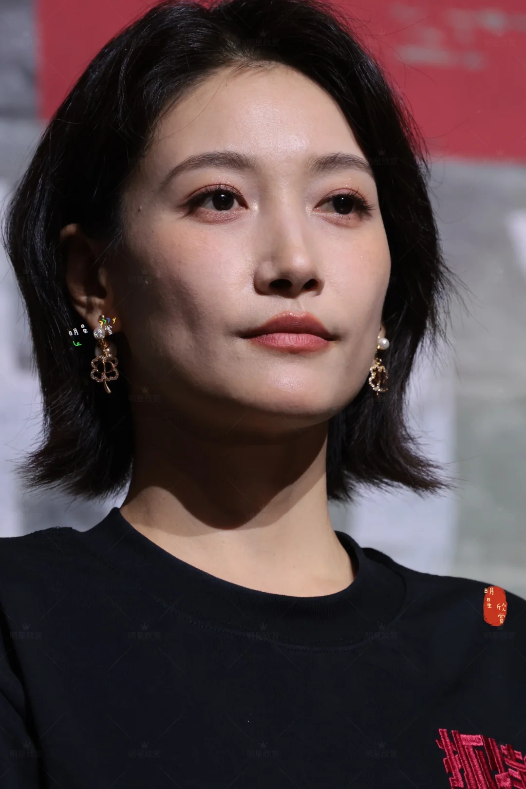 啜妮这脸美的很有质感