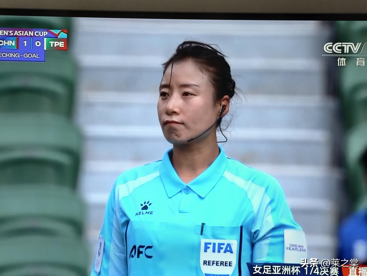 0：0，上半场若非王霜的一记漂亮头球（虽被吹掉），简直可以用四个字来概括，那就是