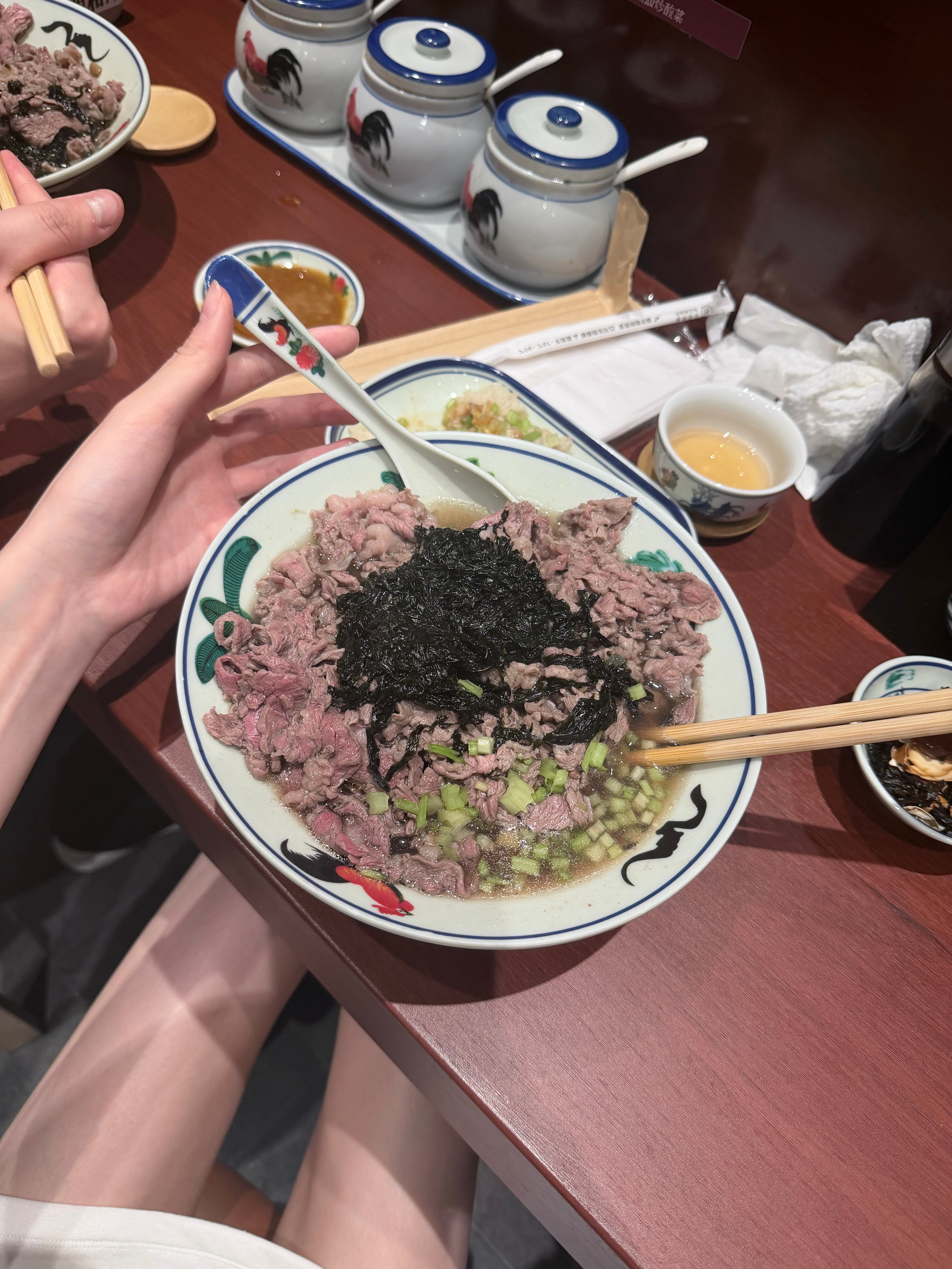 每天都一起挖掘好吃的夜宵再一起散步回家我好喜欢 这样的生活 
