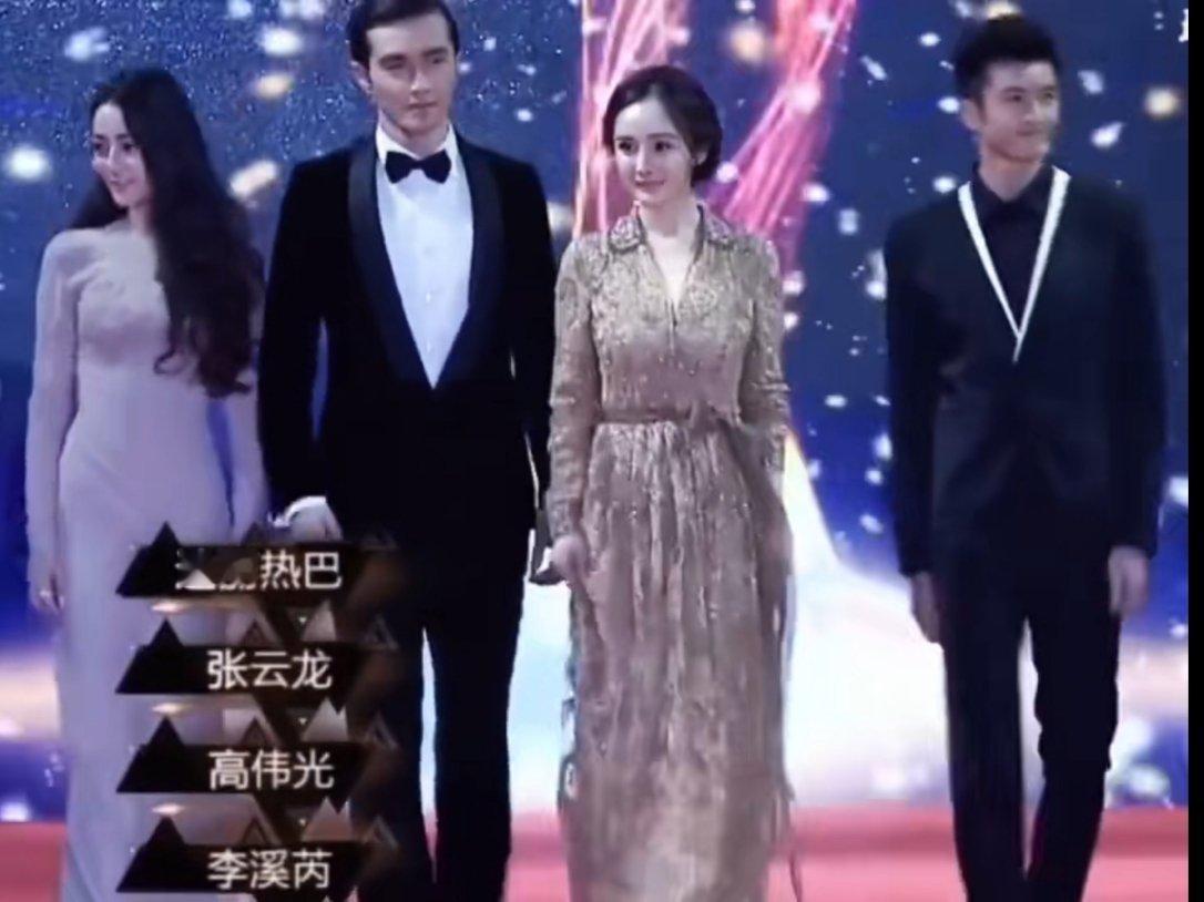 杨幂走红毯带着公司艺人增加曝光 网友扒出，当年还在嘉行的杨幂声势如虹。但姐姐并没