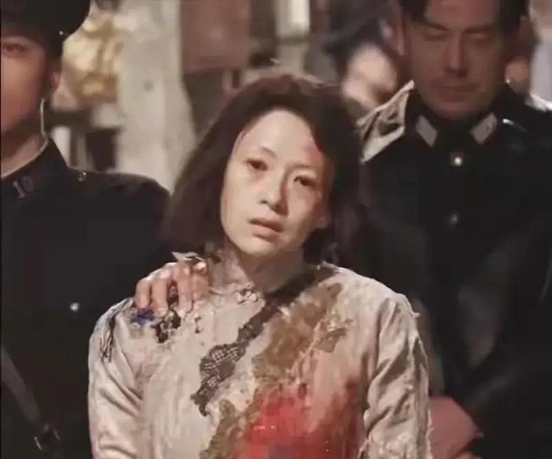 《酱园弄》后劲太大了！章子怡演的的詹周氏让我头皮发麻…1️⃣章子怡这次真的杀疯了