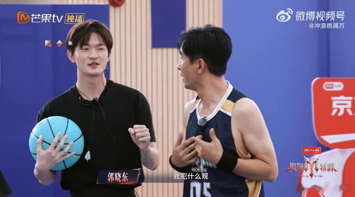 郭晓东犯规全靠本能觉得命苦的可以看看郭晓东打球没有专业技巧，只有本能反应，郭晓东