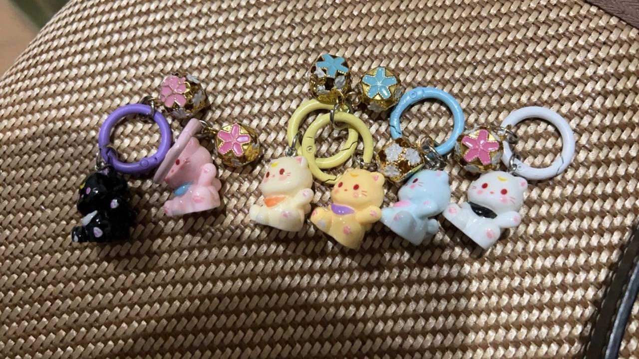 今日头条爆款文章：《保温袋上消失的快乐开关》

发现挂件丢了那刻，我站在早餐店门