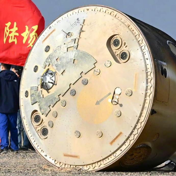 神舟大底突出来的那两条天线，难道就是解决黑障阶段飞船跟踪测控和通讯的技术关键嘛？