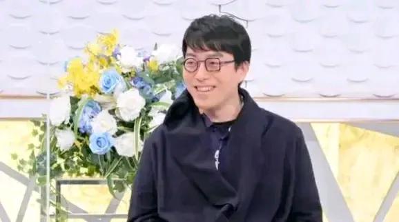 “60岁以上的老人
集体切腹自尽”
小日子的教授真没人性

这位耶鲁大学的日籍教