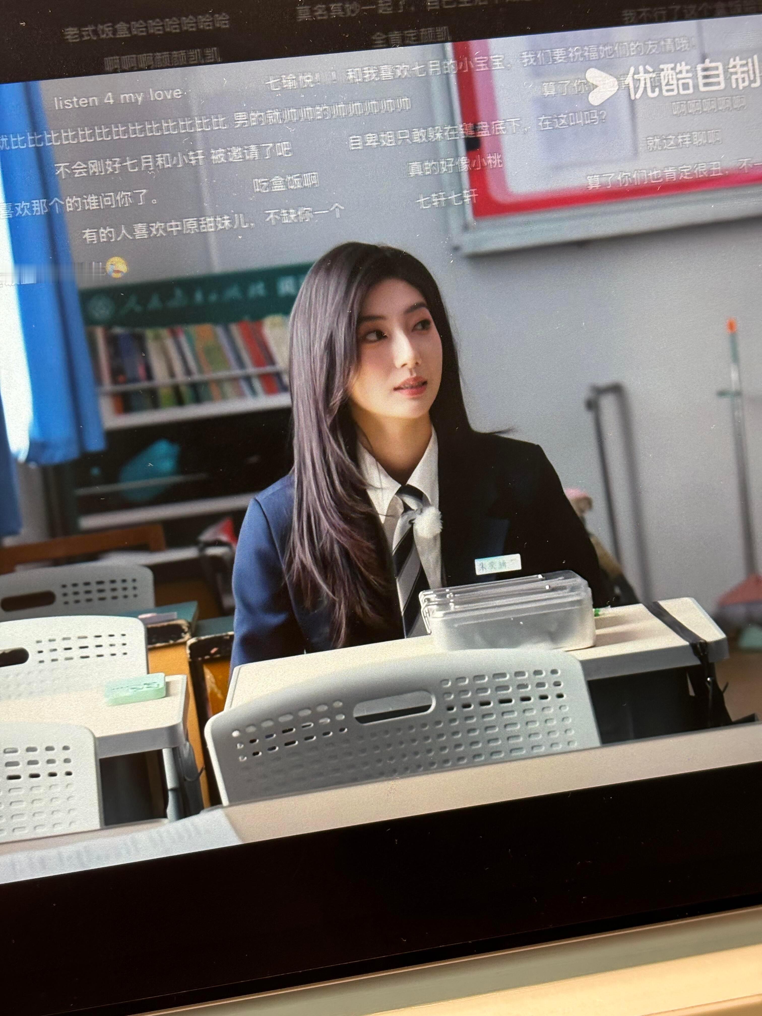 现在恋综女嘉宾都这么美了吗….好美她确实好看是成熟高级的美只是20岁的男孩根本欣