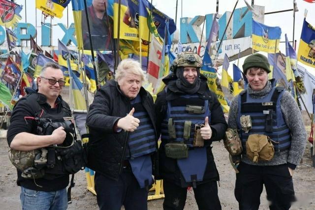 扎波罗热州乌克兰武装部队的死亡军人坟地。 