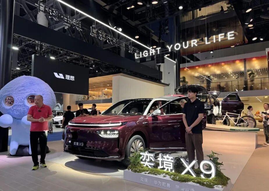 华为入局换电
近日从多方独立信源处获悉，东风与华为联合打造的新能源品牌奕境，其第