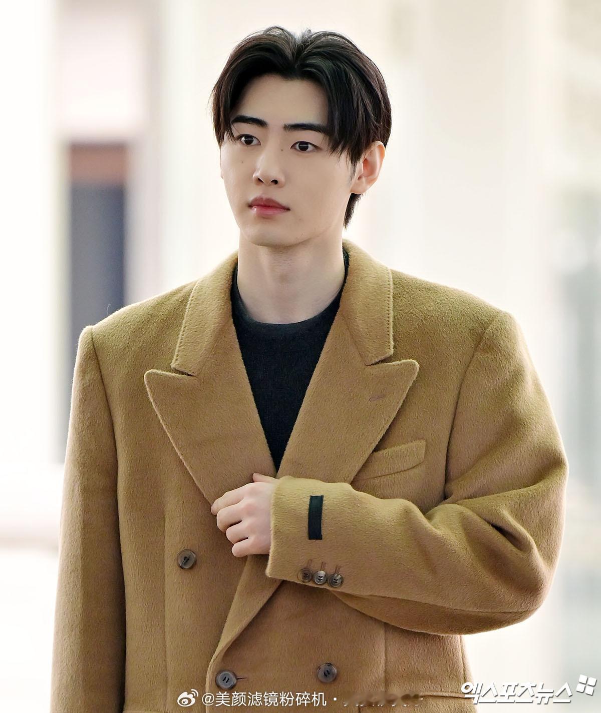 朴成训今日机场新闻图 