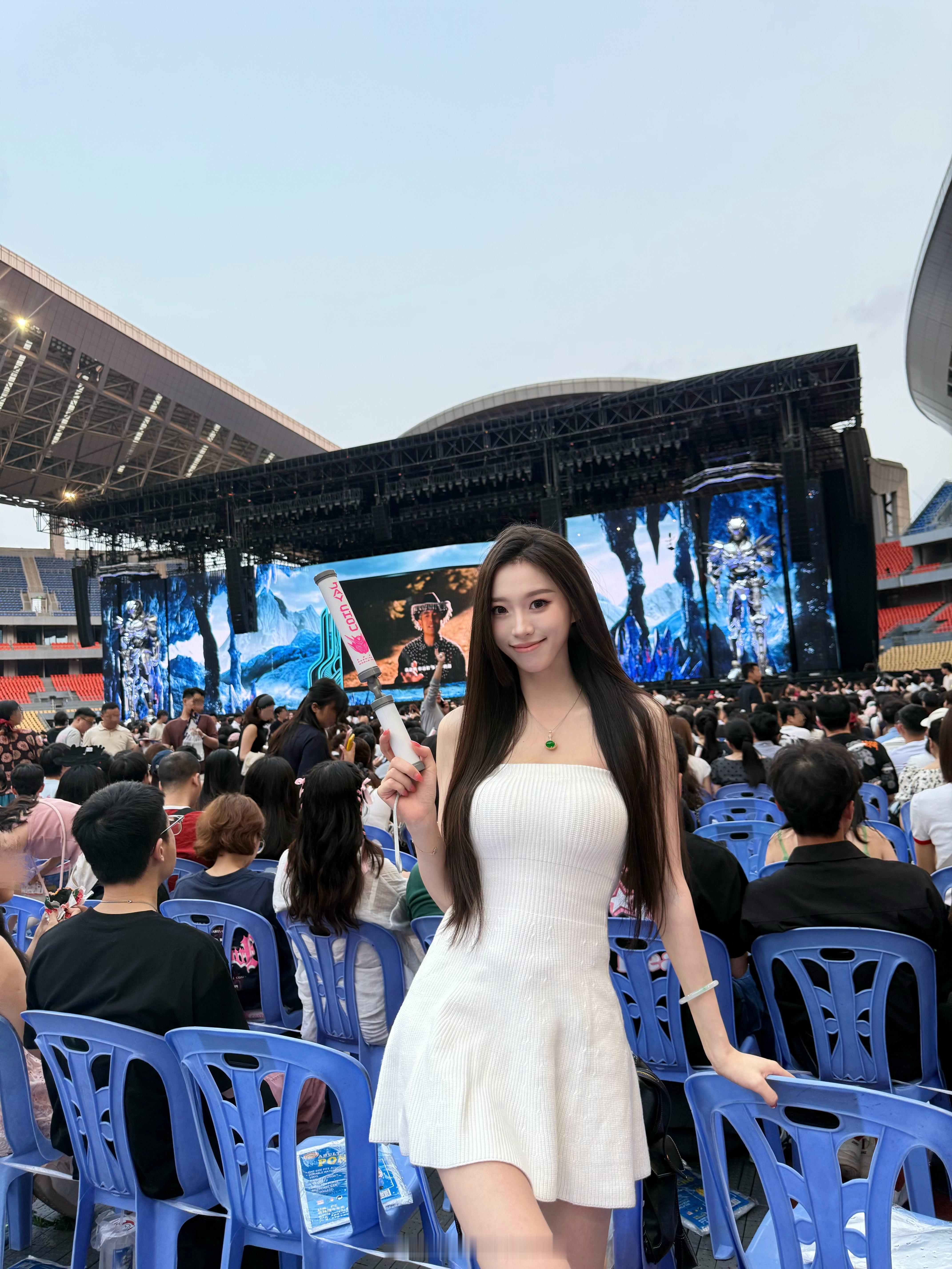 是见到周杰伦的可爱女人周杰伦周杰伦演唱会 南宁·广西体育中心主体育场