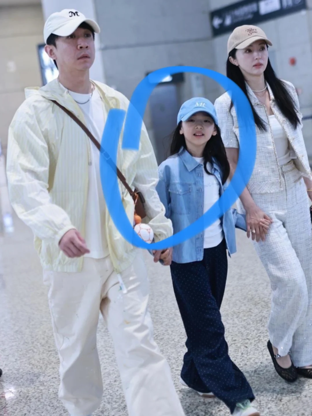 一家子整整齐齐，其乐融融