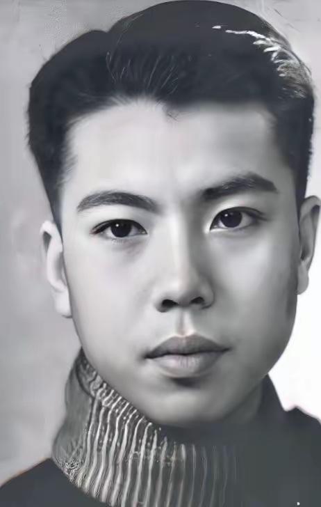 1949年8月，他不顾妻子反对，用刀划开刚出生3天女儿的后背。看着女儿奄奄一息，