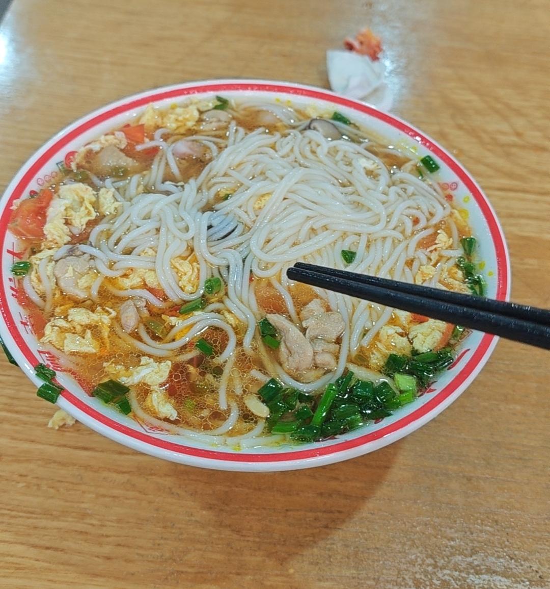 我努力挣钱的原因主要是想着在需要钱的时候，不至于拿不出来求爹爹告奶奶。两手无措那