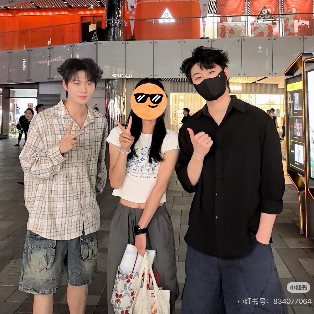 捡一个偶遇，还做了妆造逛街呀还有一个女生偶遇了，xyyy还说“老师记得帮我P一下