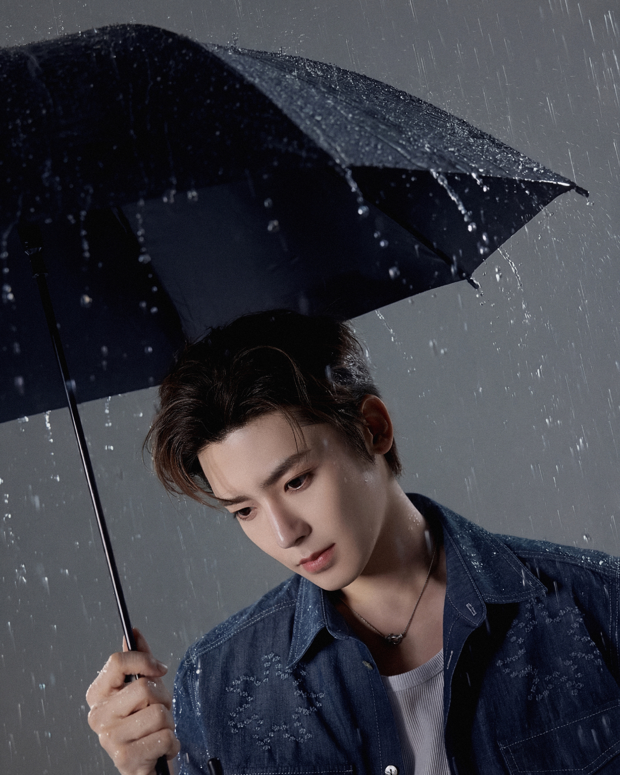 侯明昊实绩就是底气！优酷一番剧全部破万，扛剧能力有目共睹。颜值与演技并存，用作品