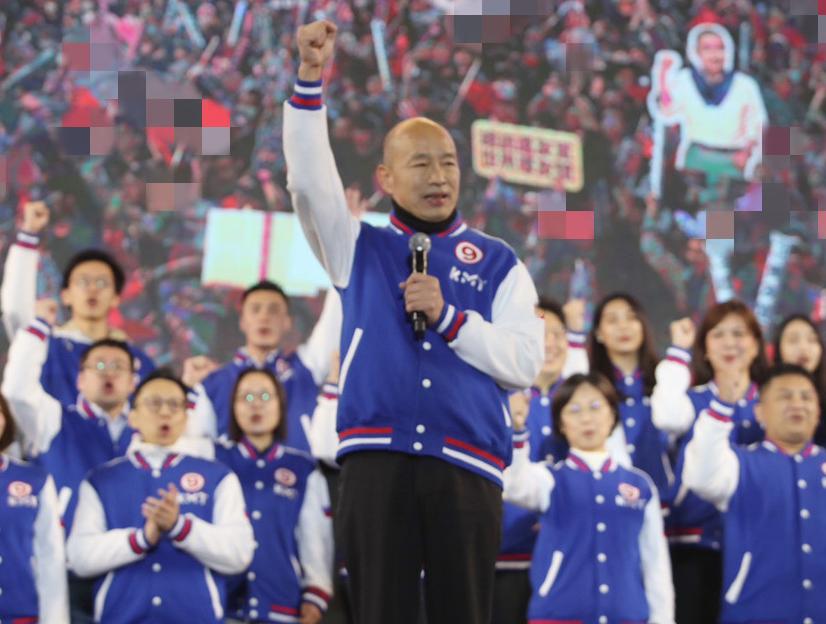 秃子、燕子力挺汉子！国民党侯赵配今晚在新北举行选前之夜，前高雄市长韩国瑜登台时表