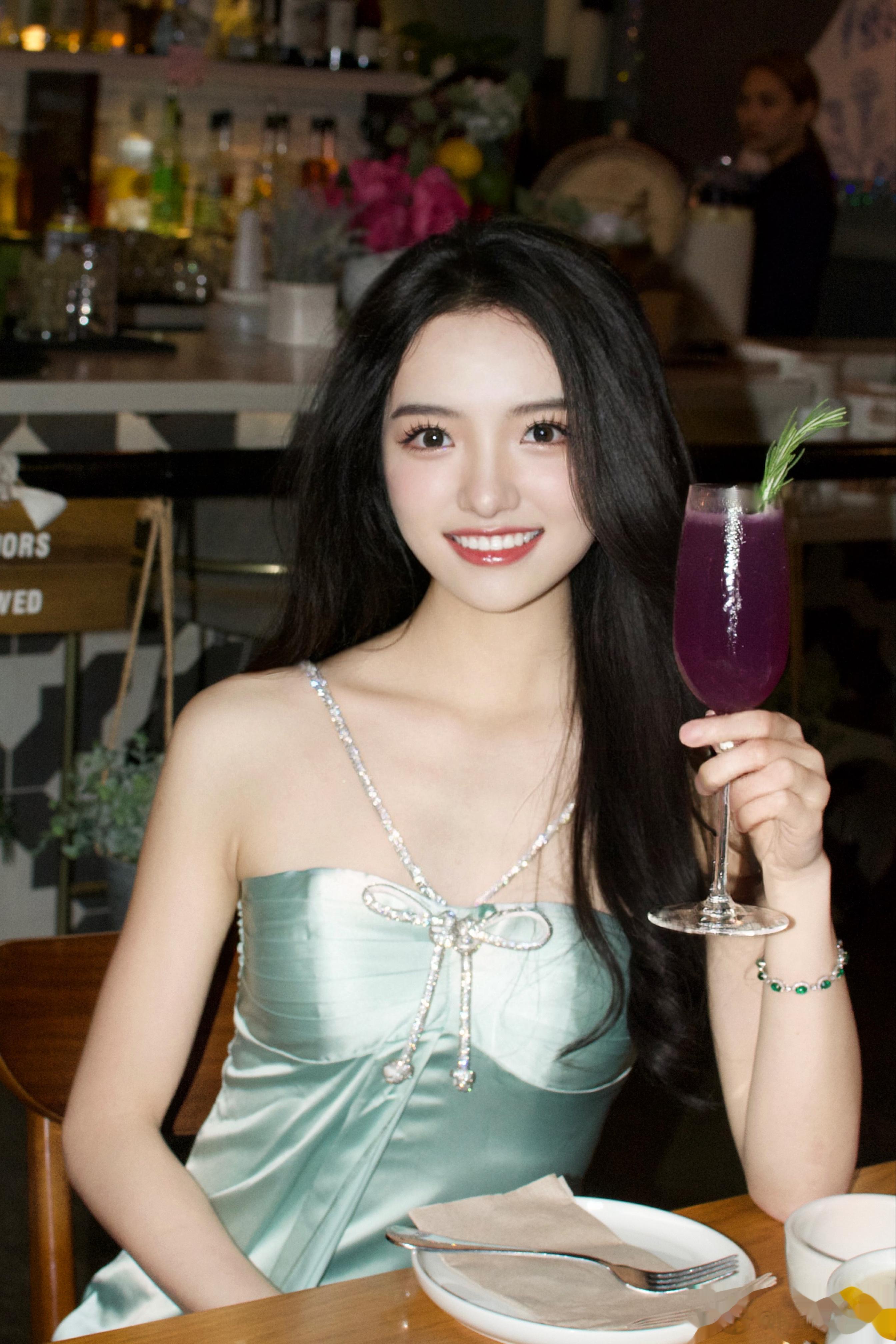 今晚为我的美丽干杯🍷  ​​​