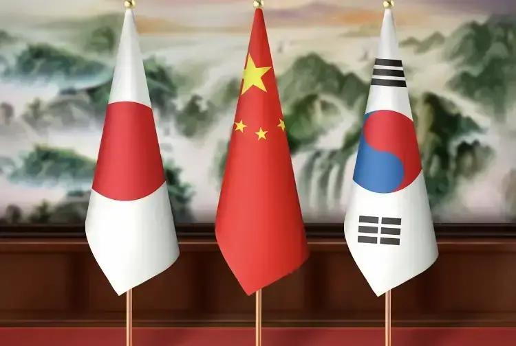 果不其然。
两天后，中日韩卫生部门要在东京坐到一张桌子上，但别急着把这当成中日转