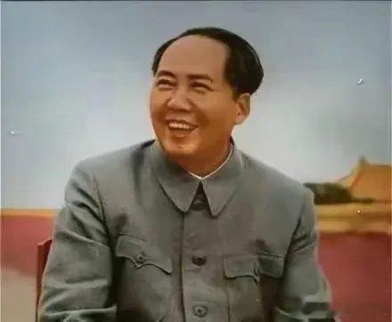 【别不服气，你的偶像无法与伟人相提并论】      直到今天，仍有人将捍卫伟人思