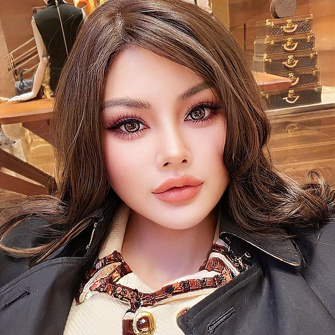 泰式妆容。眉毛和眼睫毛的毛流感比较重