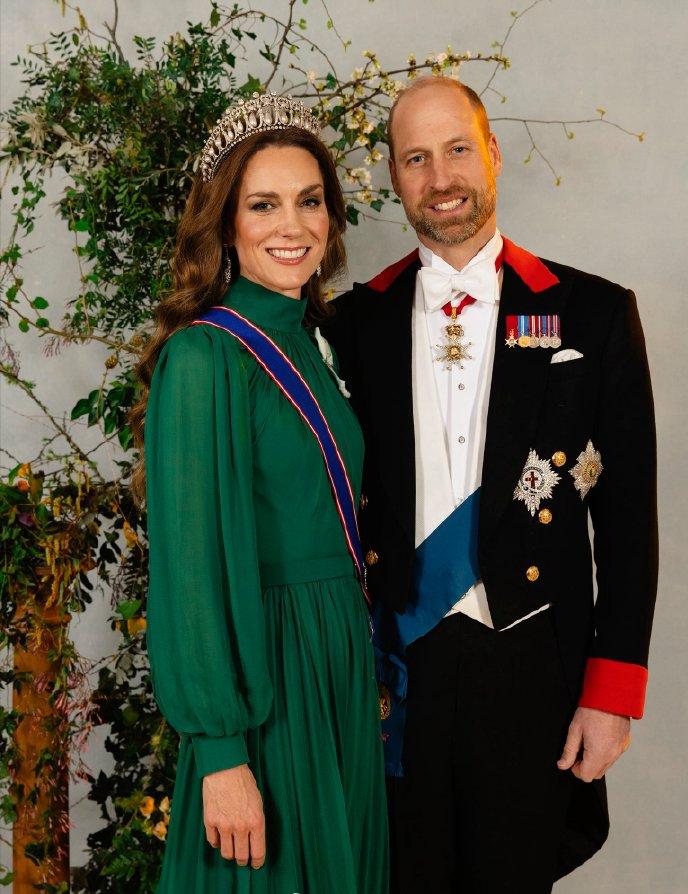 例行照片，威廉凯特的最新国宴合影又来了！
自从凯特王妃恢复正常公务活动后，每一次