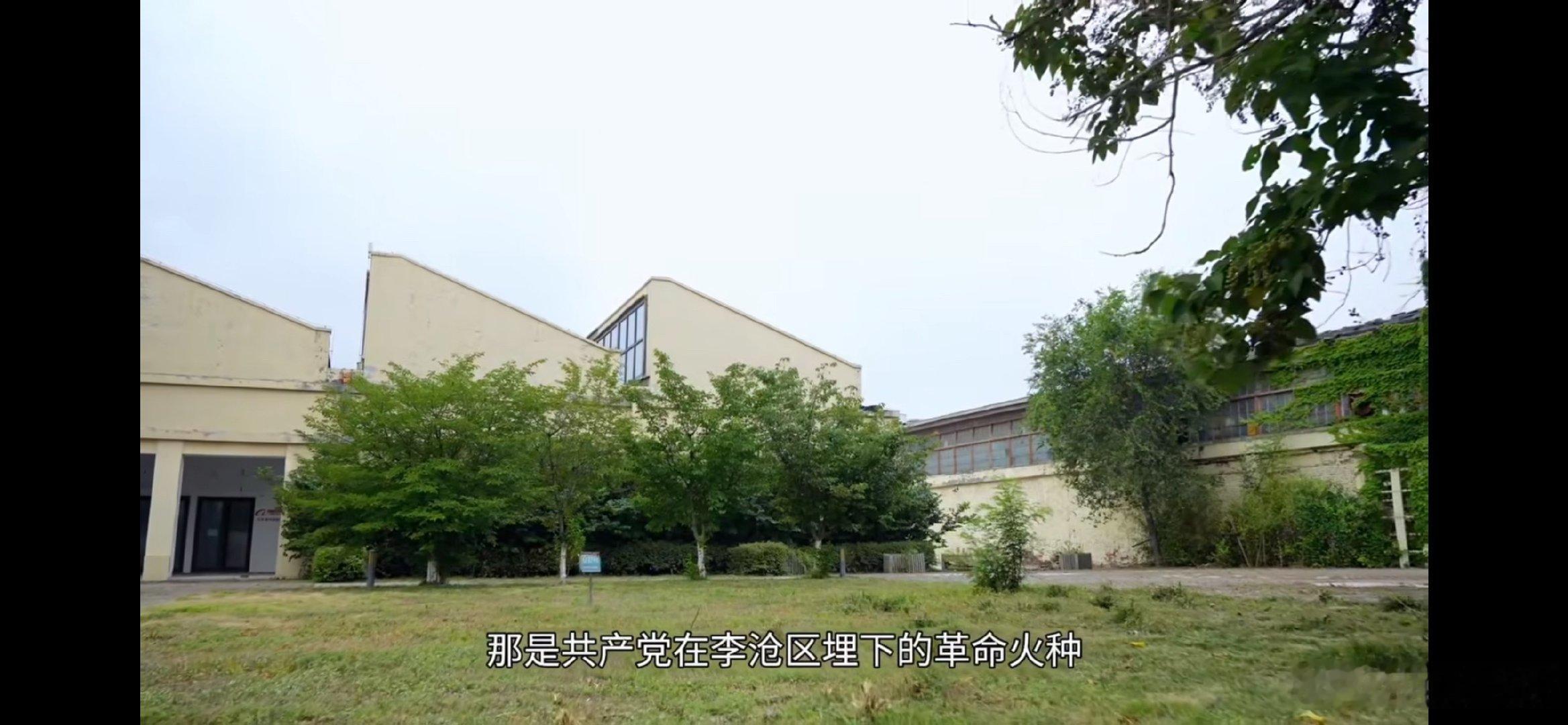 走在李沧老街巷里，总能摸到岁月藏着的热血故事～早年沧口纱厂工人被压迫得很苦，鲁伯