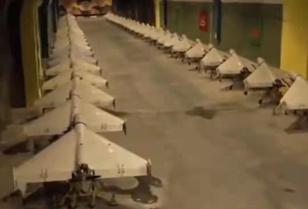 伊拉克民兵无人机出击！炸了美军的雷达，又击中黑鹰直升机