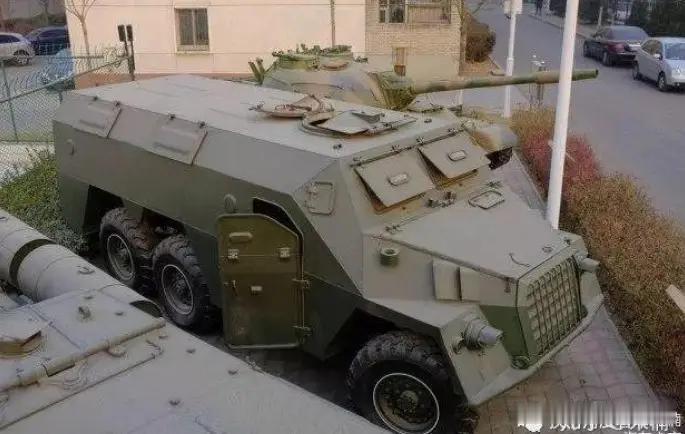 1950年代后期，中国收到了ZIL-157卡车的设计文档，1965年，其本地版本