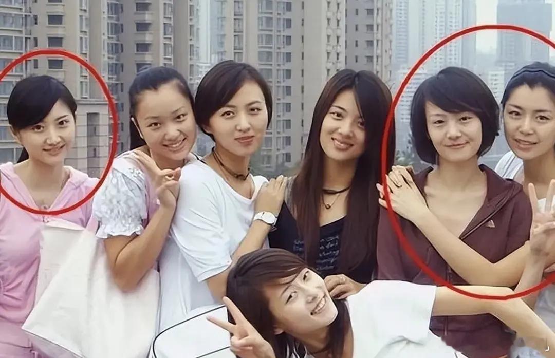 原来景甜和爽是同班同学，还是同寝上下铺啊。我最近在dy还刷到爽了，但不知道是不是