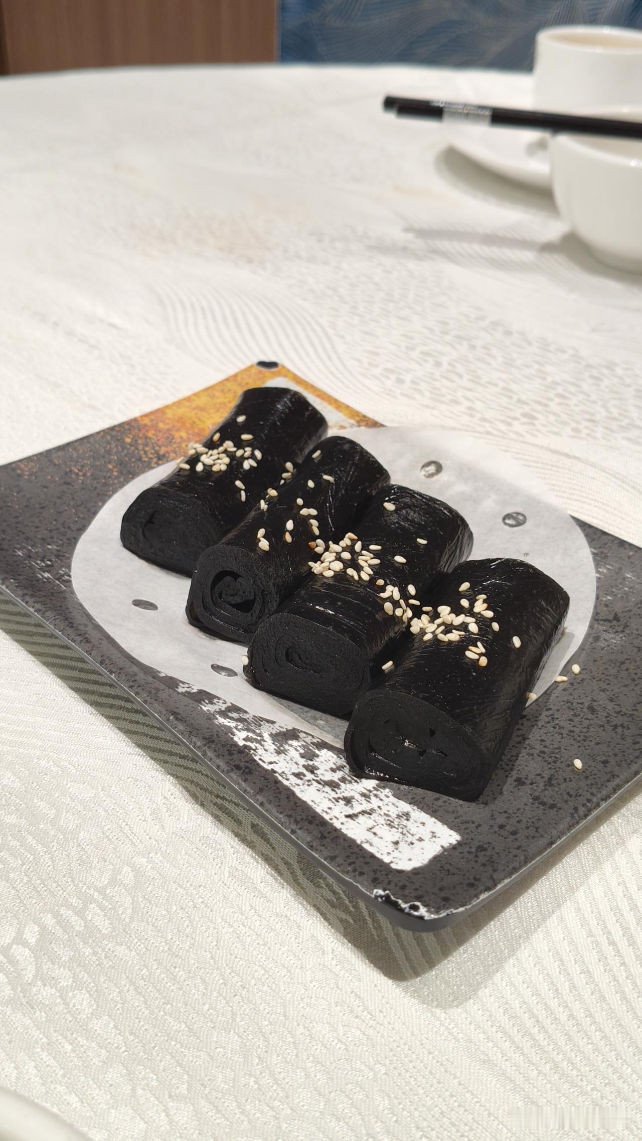 排长队朝圣，吃肉饼饭！友人问我要不要去吃元朗大宝冰室的肉饼饭，匠人制作，网上火爆