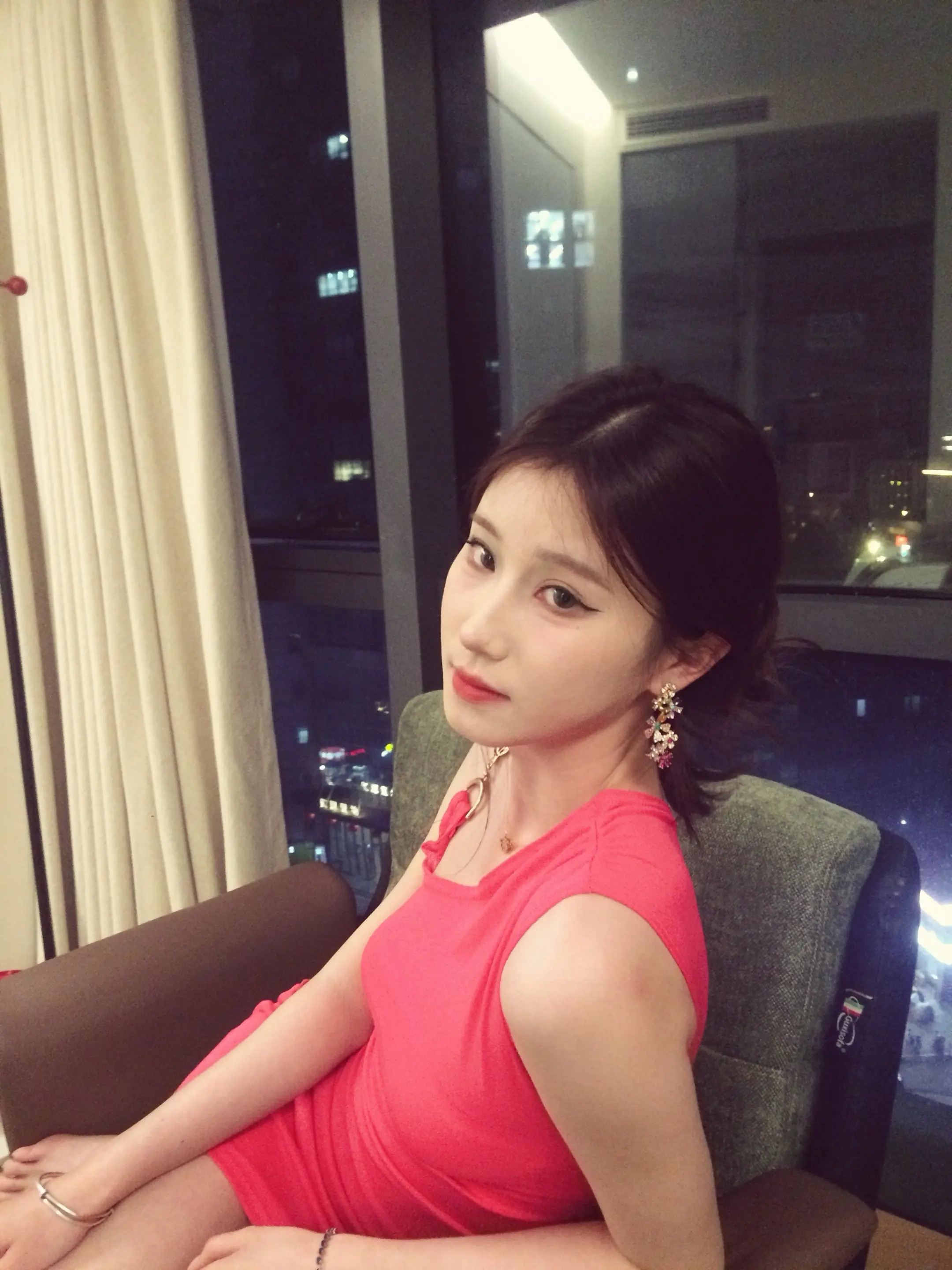 女孩你好 你不需要别人来衡量你的价值 爱自己就是最有价值的事情