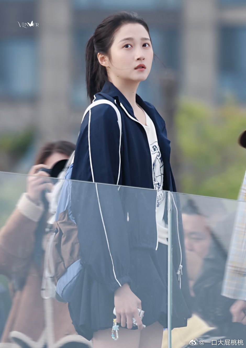 关晓彤「我与爱同谋」路透造型合集©️logo 