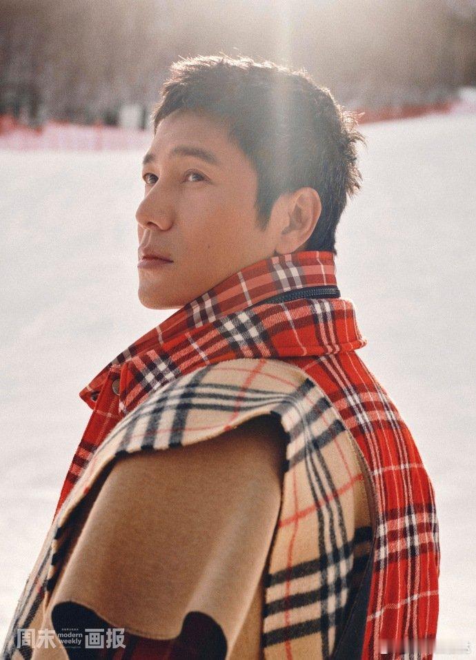 陈坤为演林则徐剃光头第一次见光头的陈坤陈坤为演林则徐剃光头，形象清瘦挺拔、风骨凛